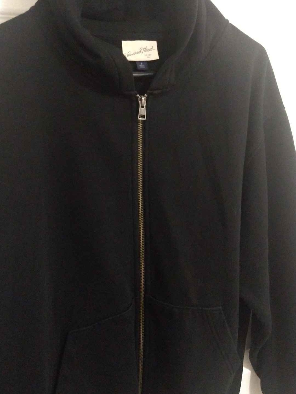 Universal Thread Men’s Black Sweater - Classic Pullover